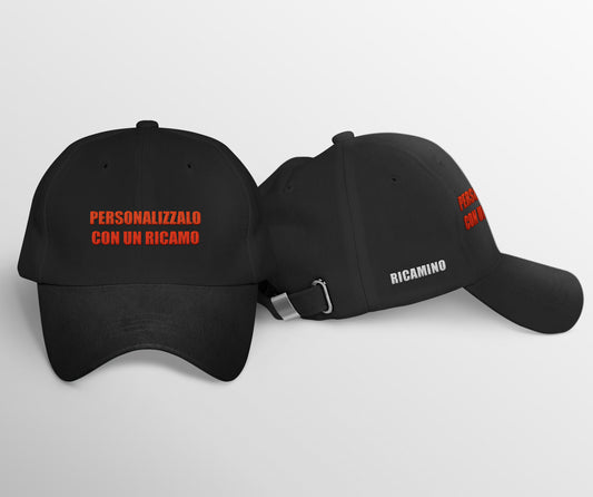 Cappellino con ricamato personalizzato